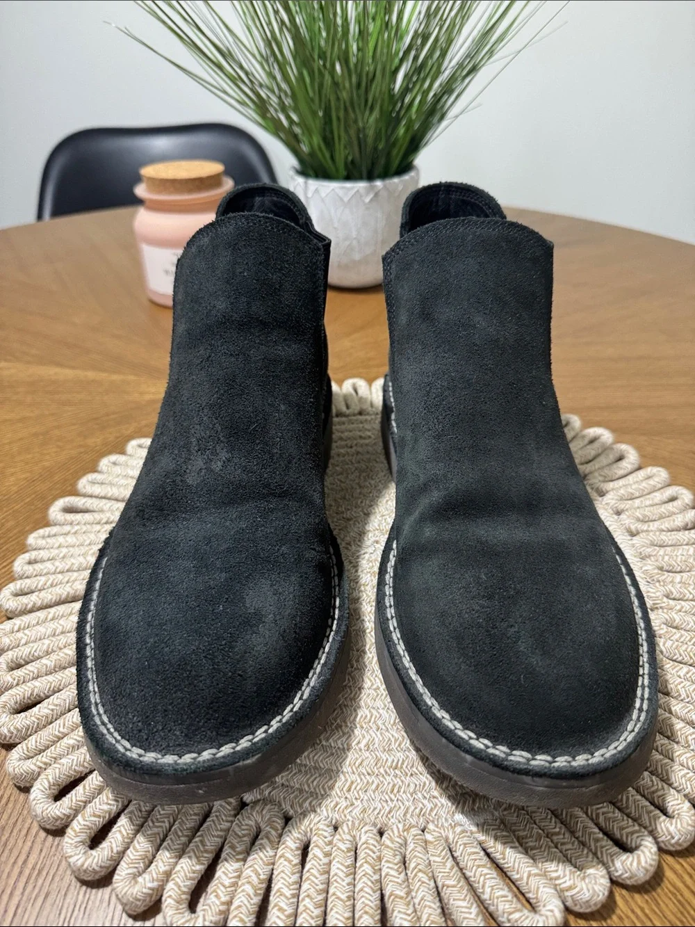 Ugg mens 11 black suede leather Camino Chelsea boots EUC